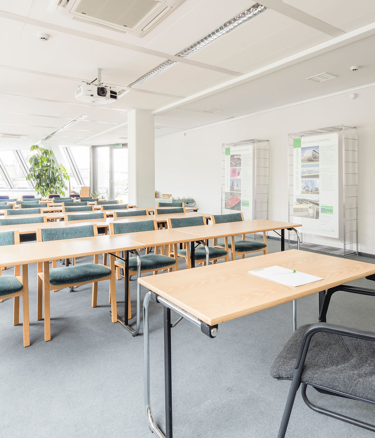 Une expertise au service des institutions